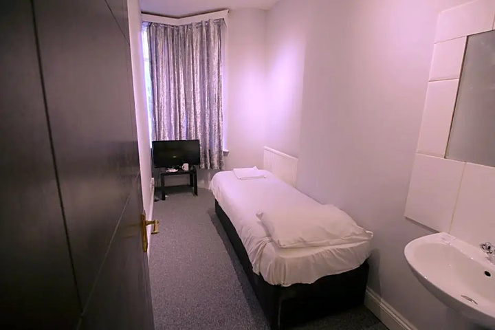 Room 12 of 12