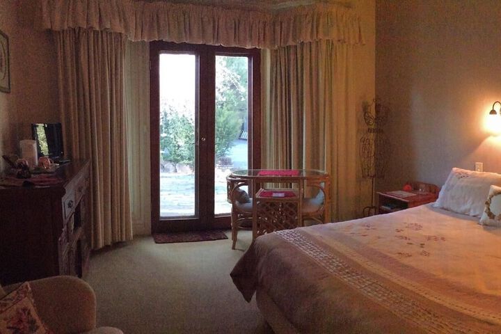 Room 7 of 18