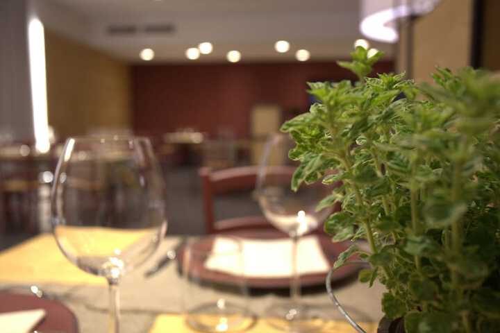 Dining 31 of 63