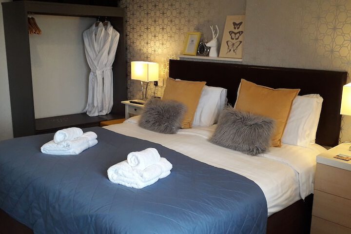 Room 2 of 38