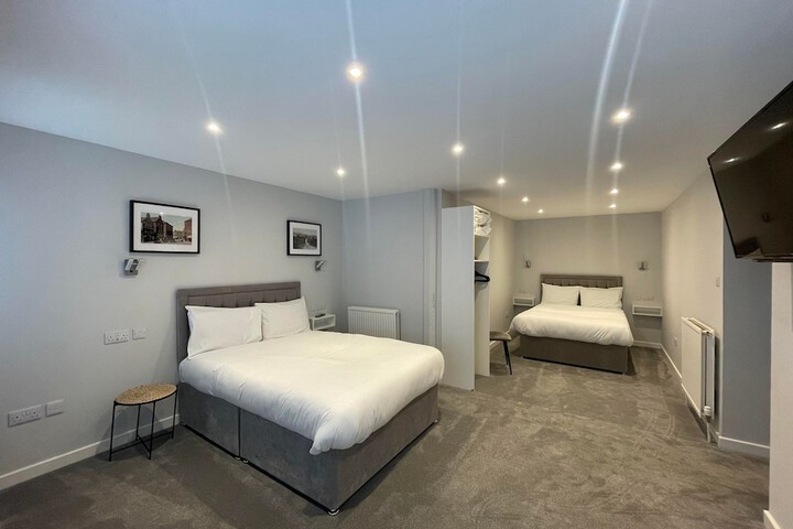 Room 4 of 95