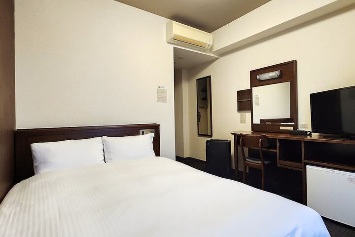 Room 9 of 28