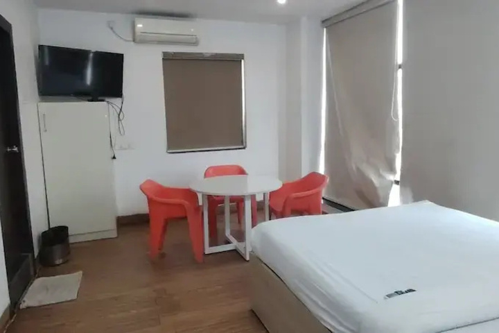 Room 3 of 11