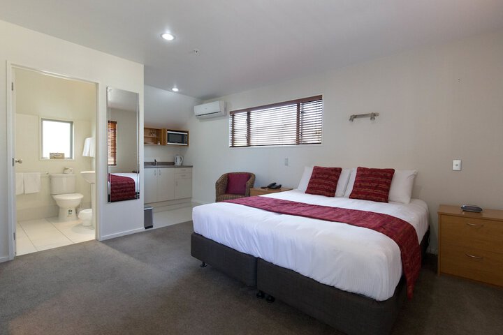 Room 7 of 33