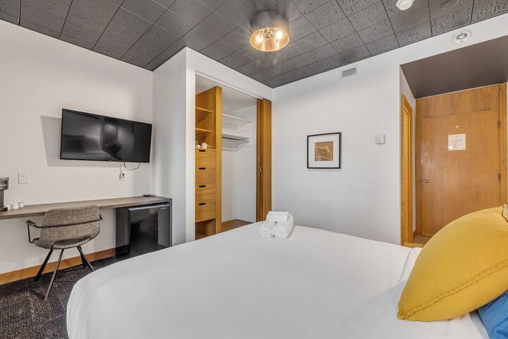 Room 90 of 147