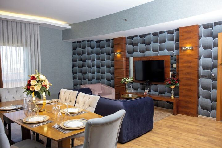 Room 10 of 30