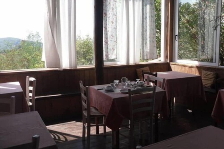Dining 11 of 32