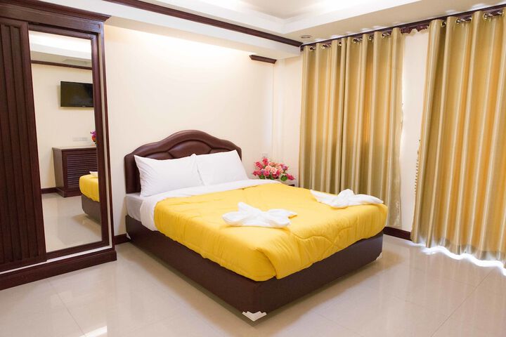 Room 2 of 37