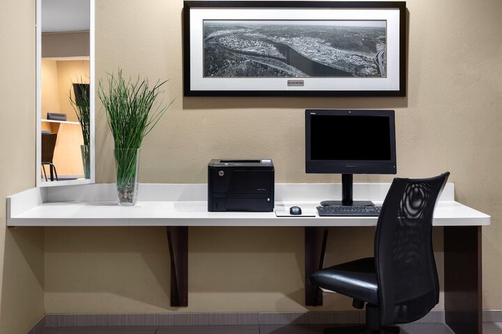 Business Center 34 of 37