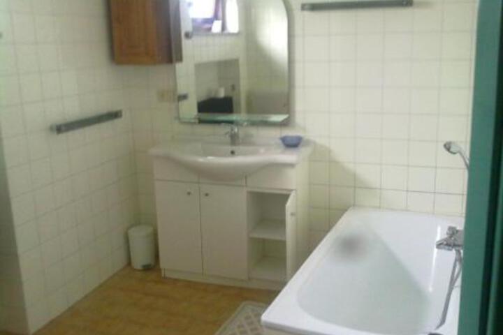 Room 2 of 4