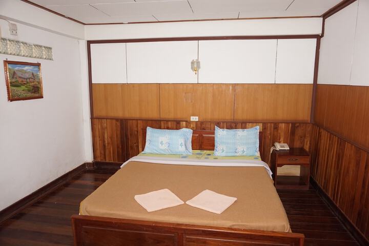 Room 13 of 20