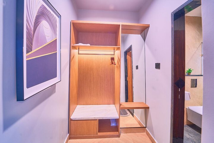 Room 43 of 100
