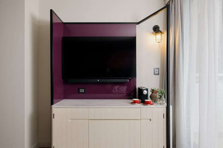 Room 11 of 108
