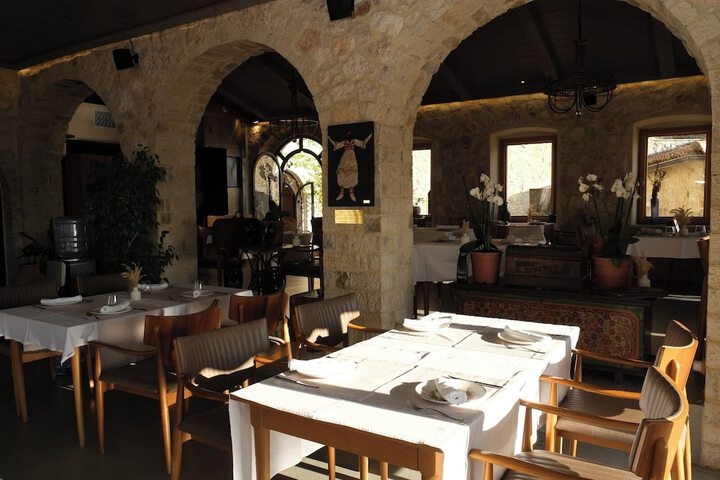 Dining 52 of 68