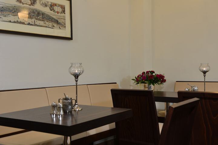 Dining 51 of 56