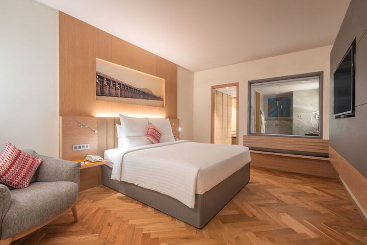 Room 2 of 104