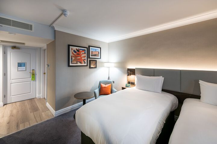 Room 19 of 100