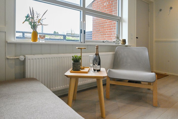 Room 5 of 42
