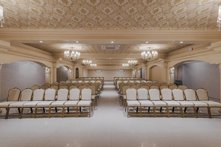 Ballroom/Hall 43 of 48
