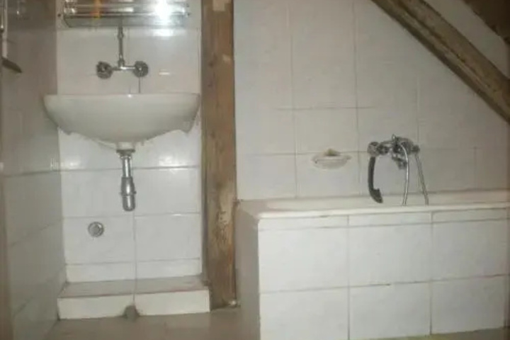 Room 4 of 11
