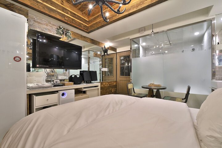 Room 15 of 89