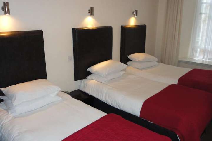 Room 10 of 30