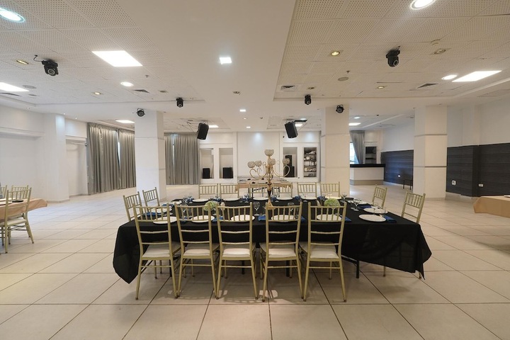 Ballroom/Hall 98 of 123