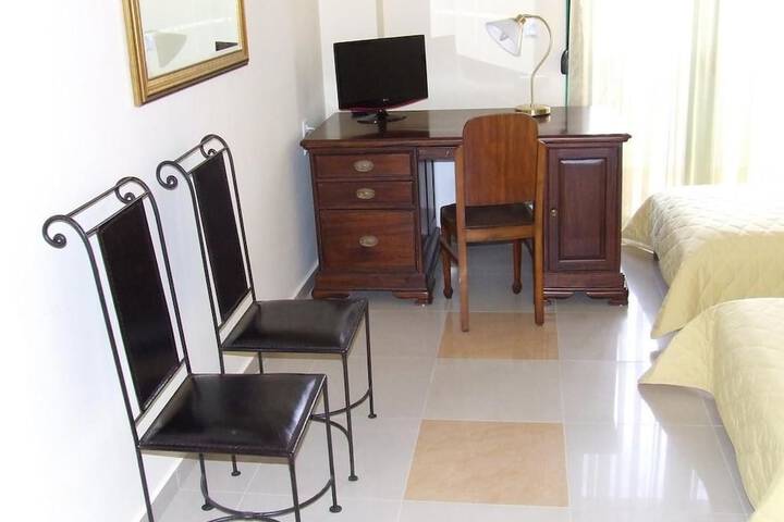 Room 13 of 35