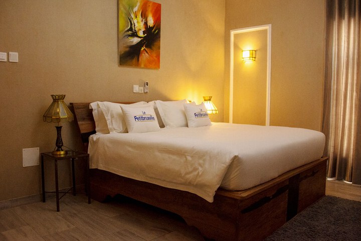 Room 10 of 73