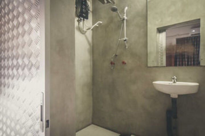 Room 6 of 33