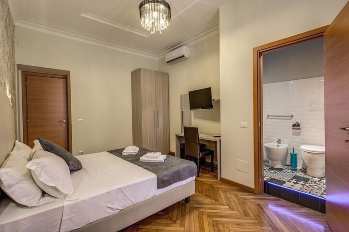 Room 18 of 33