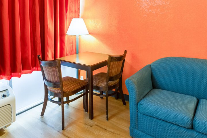 1 Queen Bed (11 of 16)