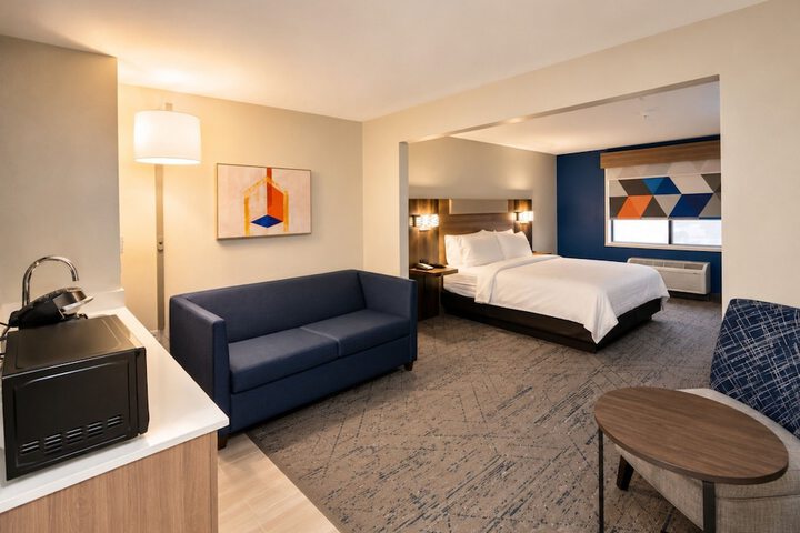 Room 37 of 107