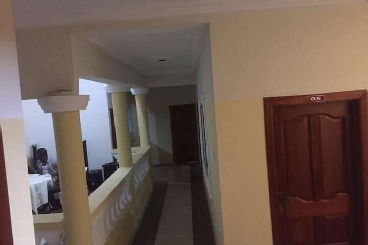 Ballroom/Hall 12 of 14
