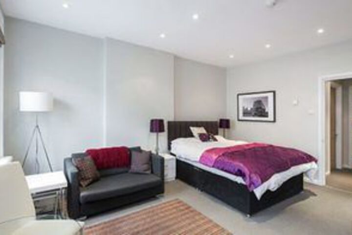 Room 3 of 5