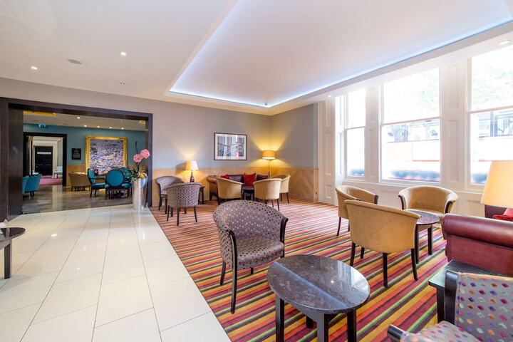 Guest Lobby