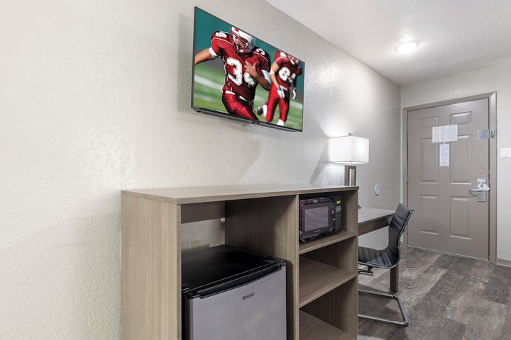 Room 9 of 32