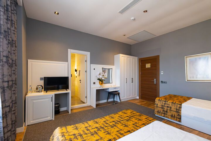 Room 12 of 51