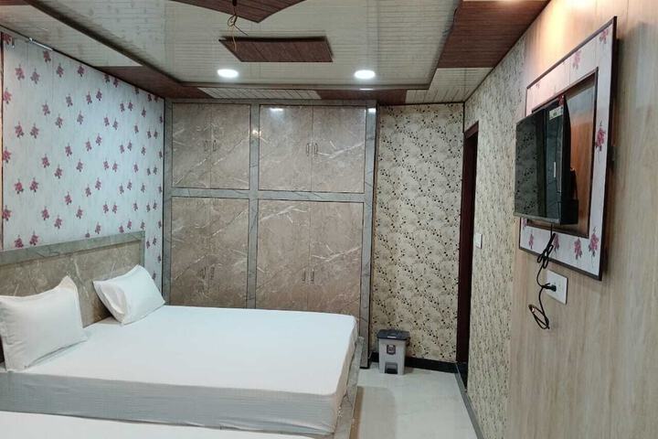 Room 2 of 10
