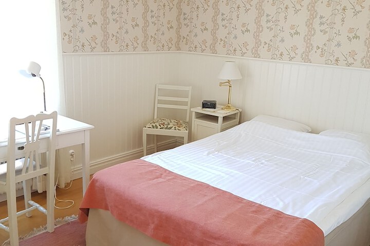 Room 17 of 66