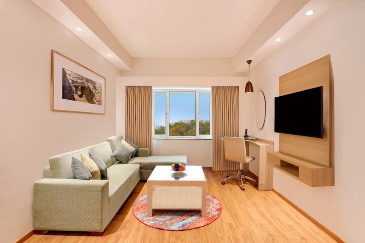 Room 12 of 40