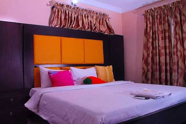 Room 10 of 42