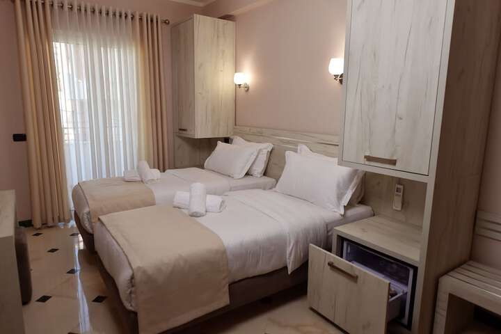 Room 9 of 121
