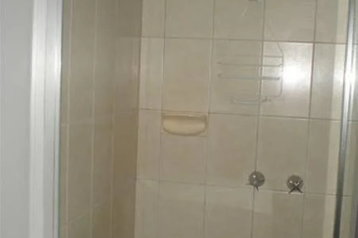 Room 5 of 12