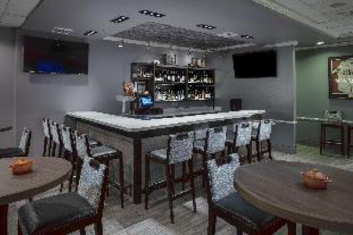 Lounge 19 of 29
