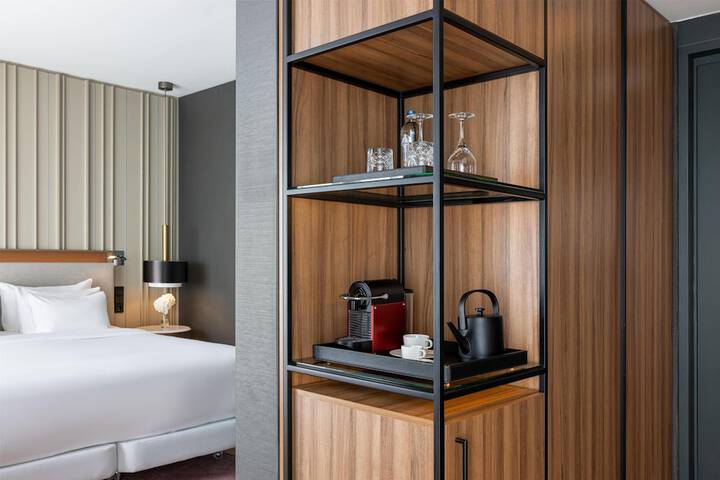Room 42 of 90