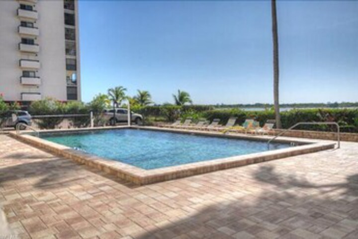 Pool 17 of 28