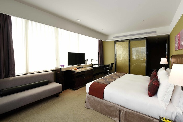 Room 10 of 48