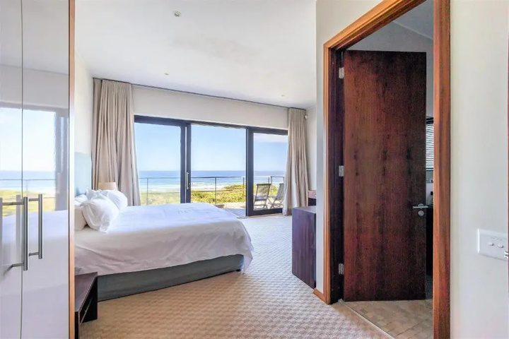 Room 5 of 15