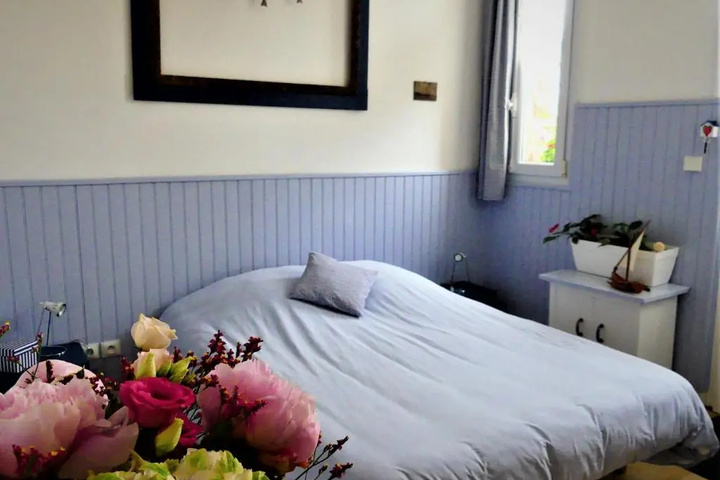 Room 2 of 6